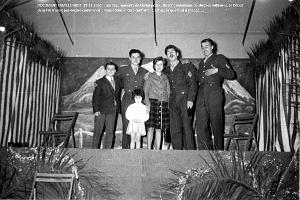 Oran- SDV- 5059- CERCLE MILITAIRE FIN D'ANNEE 61 Nous sommes avec les trois militaires du spectacle de clown 3